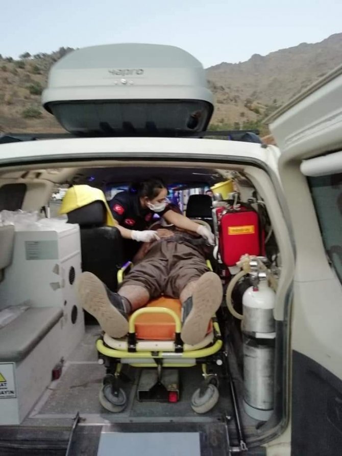 Derecik’te Trafik Kazası: 5 Yaralı