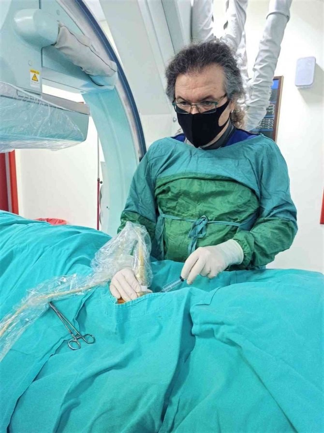 İ̇ğne Deliğinden Ameliyat