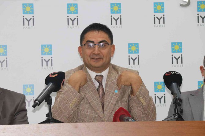 İ̇yi̇ Parti’de İstifa Şoku