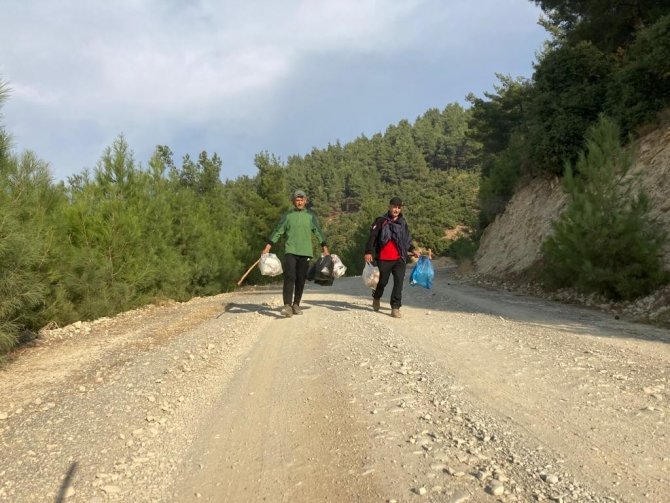 Dağcılar Hem Spor Yaptı Hem Çöp Topladı