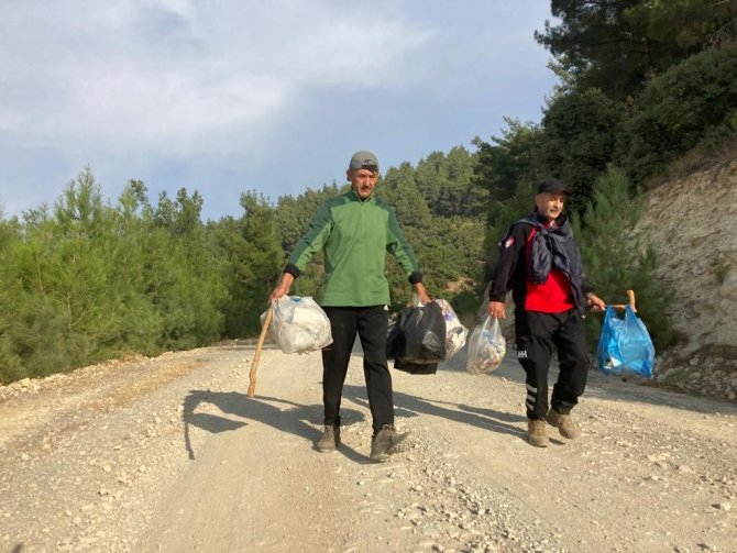 Dağcılar Hem Spor Yaptı Hem Çöp Topladı