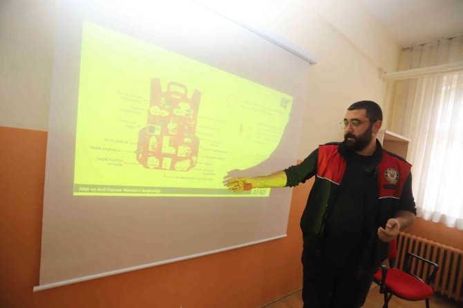 Kartal Belediyesi’nden Öğrencilere Yangın Söndürme Eğitimi Ve Tatbikatı