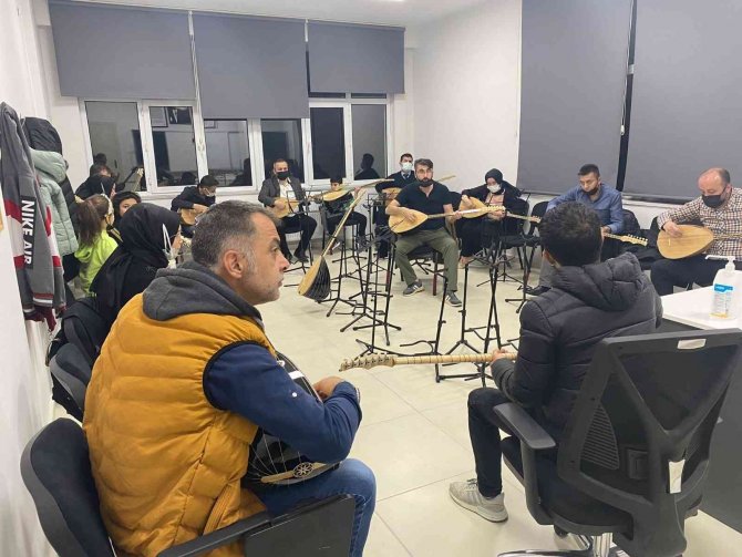 Kasmek’te Bağlama Kursları Başladı