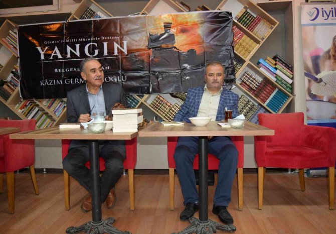 Gördesli Yazarlar İçin İmza Günü Yapıldı