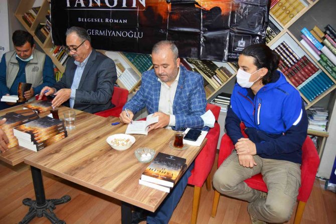Gördesli Yazarlar İçin İmza Günü Yapıldı