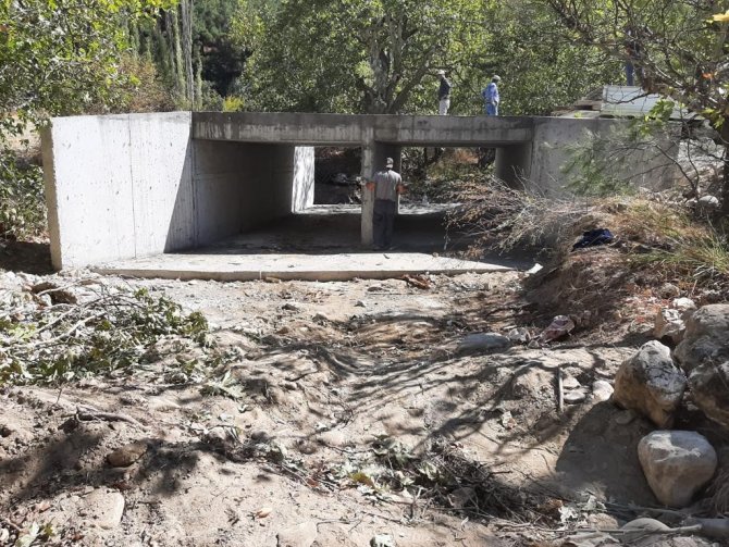 Yapılan Köprü Kırsal Mahallelerin İlçe Merkezine Ulaşımını Kısalttı