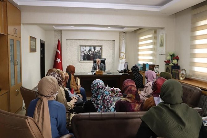 Müftü Akkuş’tan Gönüllü Destekçilere Teşekkür Belgesi