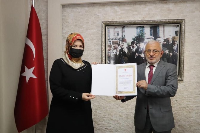 Müftü Akkuş’tan Gönüllü Destekçilere Teşekkür Belgesi