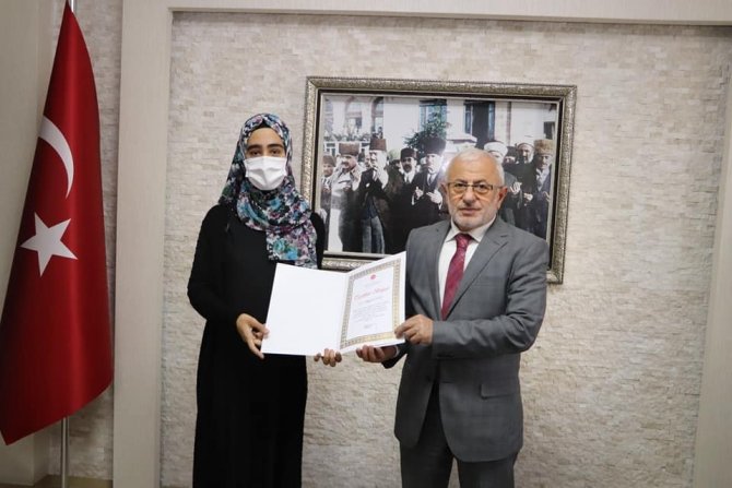 Müftü Akkuş’tan Gönüllü Destekçilere Teşekkür Belgesi