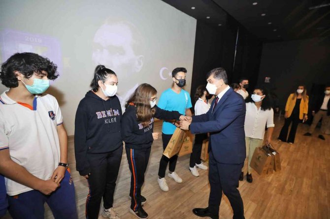 Fadıloğlu’ndan, Öğrencilere Gelecekti Kariyerleri İle İlgili Tavsiyeler