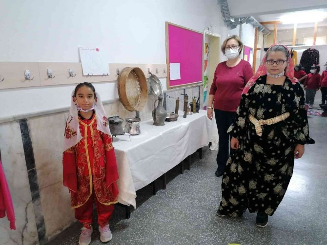 Eğirdir’de İlkokul Öğrencilerinden ’Milli Kültür Sergisi’