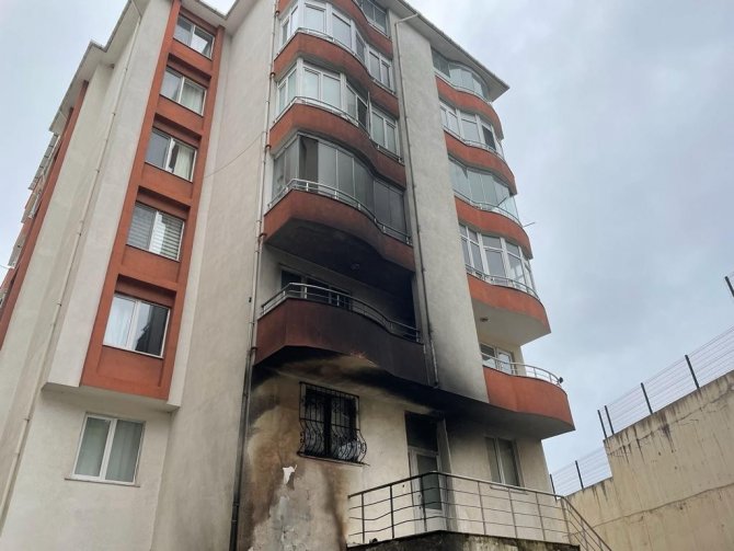 Elektrikli Motosiklet Az Daha Apartmanı Yakıyordu