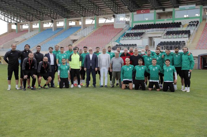 Belediye Başkanı Bilgin’den Lider Takıma Baklava Dopingi