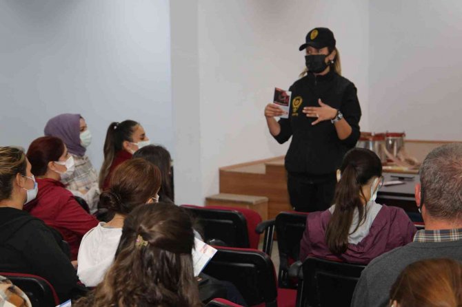 250 Kursiyere ‘En İ̇yi Narkotik Polisi Anne’ Projesi Anlatıldı