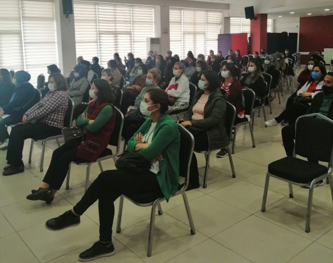 250 Kursiyere ‘En İ̇yi Narkotik Polisi Anne’ Projesi Anlatıldı