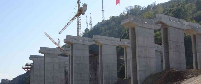 Türkiye’nin En Maliyetli Şehir İçi Yolları Arasında Gösterilen Kanuni Bulvarı’nda Çalışmalar Sürüyor