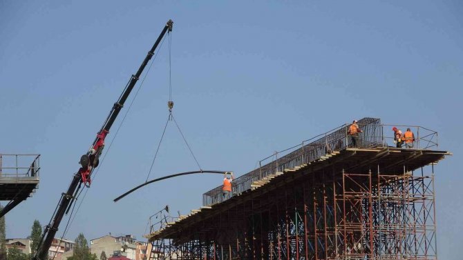 Türkiye’nin En Maliyetli Şehir İçi Yolları Arasında Gösterilen Kanuni Bulvarı’nda Çalışmalar Sürüyor