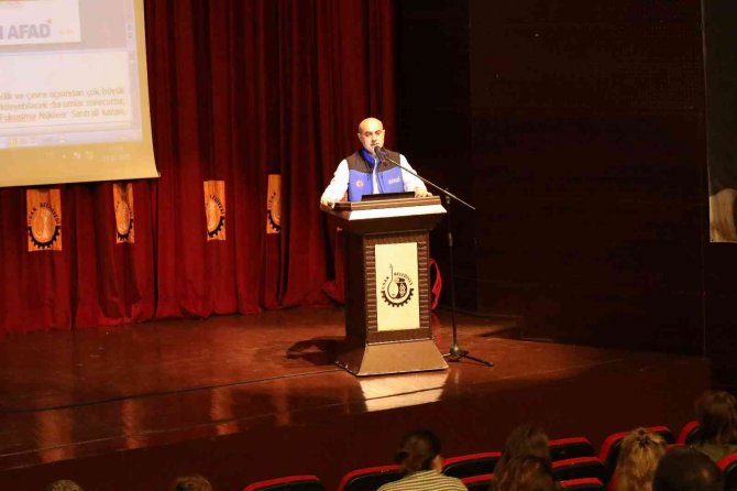 Belediye Ekiplerine ’Afet Farkındalık’ Eğitimi