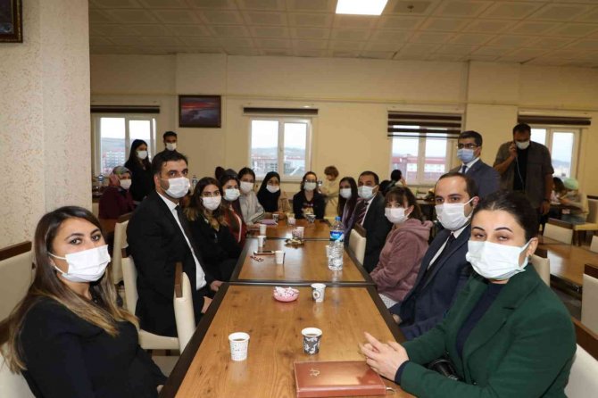 Vali Öksüz, Yurtlarda İncelemede Bulundu