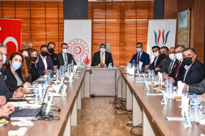 Vali Bilmez, Tekstil Yatırımcıları İle Bir Araya Geldi