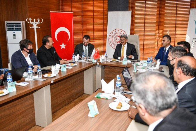 Vali Bilmez, Tekstil Yatırımcıları İle Bir Araya Geldi