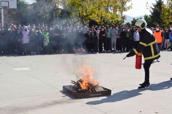 Lise Öğrencileri Tatbikatla Bilgilendirildi