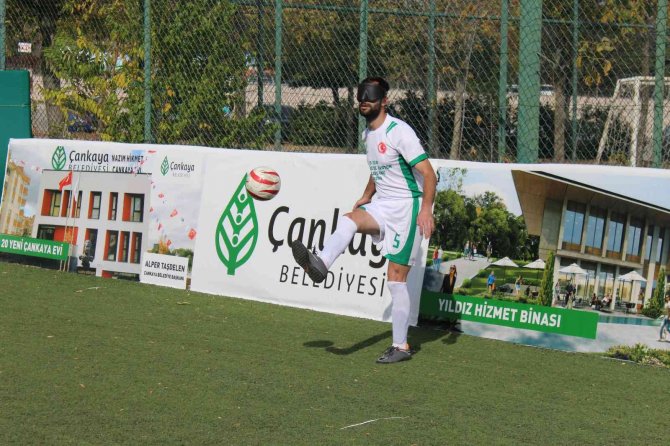 Görme Engellilerin Azmi İzleyicileri Şaşırttı