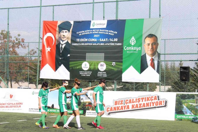 Görme Engellilerin Azmi İzleyicileri Şaşırttı
