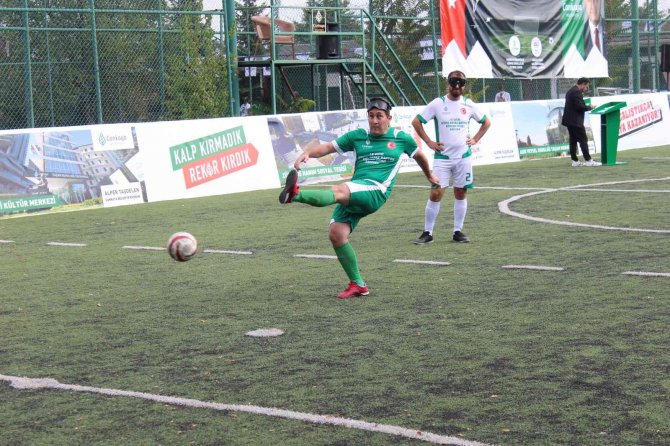 Görme Engellilerin Azmi İzleyicileri Şaşırttı