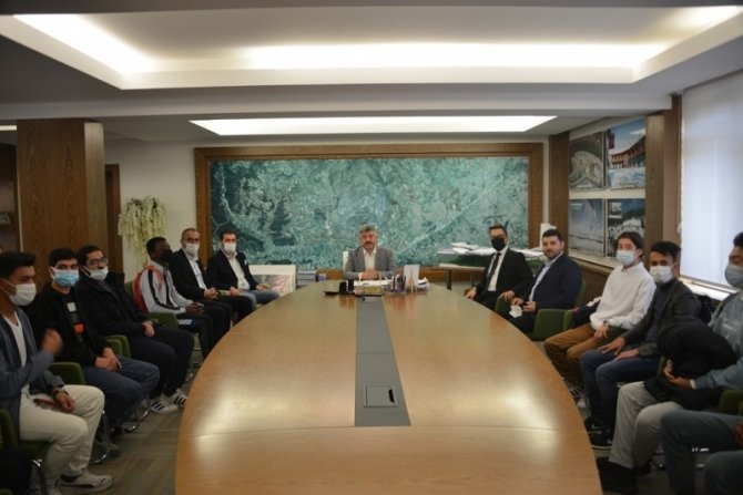 43 Ülkeden 43 Öğrenci Başkan Akçadurak’ı Ziyaret Etti