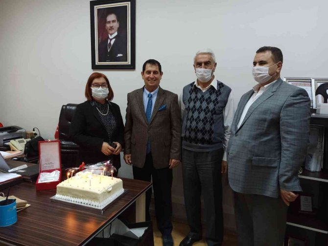 Emekliye Ayrılan Eskişehir İ̇l Kültür Turizm Müdür Yardımcısı Mecit Uyanık Plaketle Ödüllendirildi