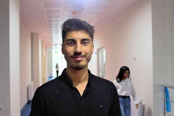 Gençlik Merkezinde Hem Spor Yapıyorlar Hem Sınavlara Hazırlanıyorlar