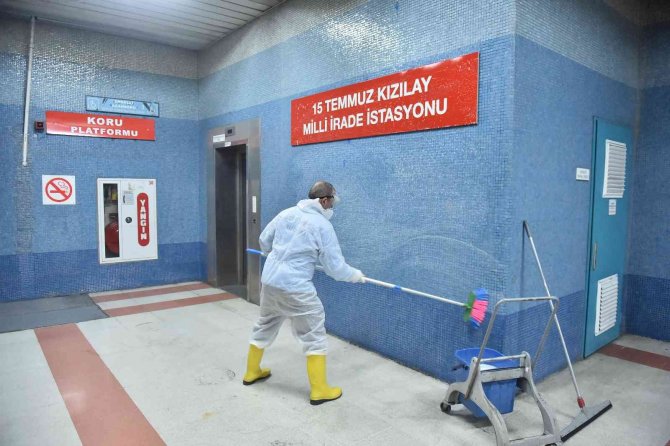 Ankara Büyükşehir Belediyesi Temizlik Timleri 7/24 İş Başında