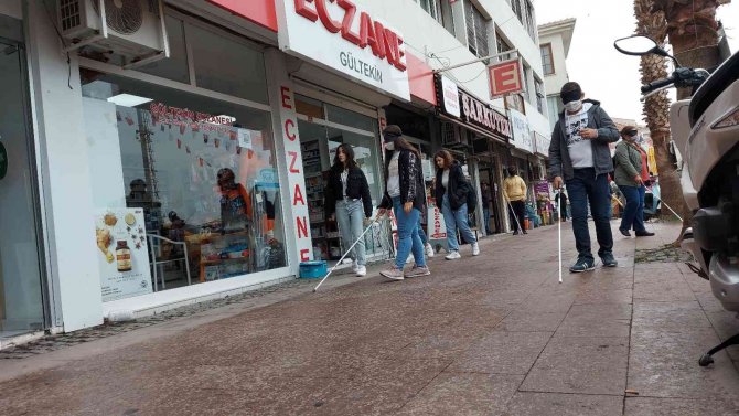 Ayvalık’ta Görme Engelliler Beyaz Baston Etkinliğiyle Hatırlandı