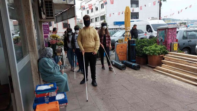 Ayvalık’ta Görme Engelliler Beyaz Baston Etkinliğiyle Hatırlandı