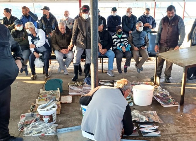 Balık Mezatından Hem Balıkçı Hem Tüketici Memnun