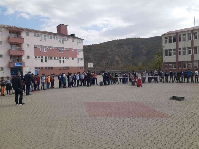 Bingöl’de Öğrencilere Yangın Ve Deprem Eğitimi Verildi