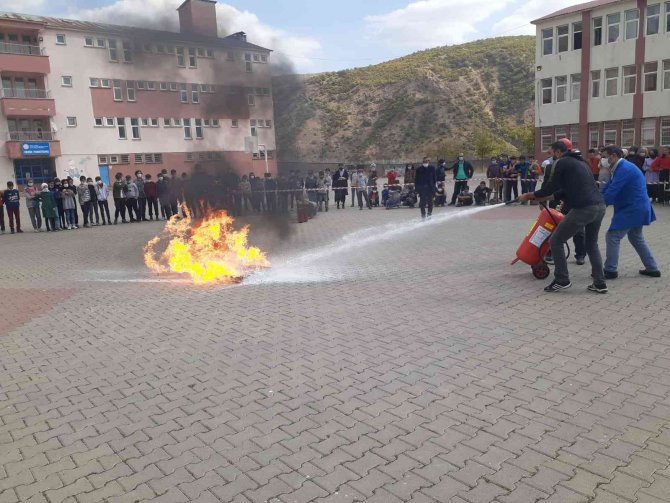 Bingöl’de Öğrencilere Yangın Ve Deprem Eğitimi Verildi