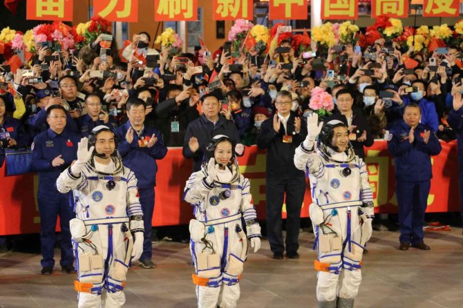 Çin, Shenzhou-13 İnsanlı Uzay Aracını Uzaya Fırlattı