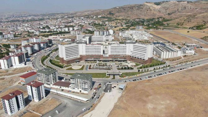 Doğu Ve Güneydoğu Anadolu Bölgesi’nin Tek Şehir Hastanesi, 9 Ayda 1 Milyondan Fazla Hastaya Şifa Dağıttı
