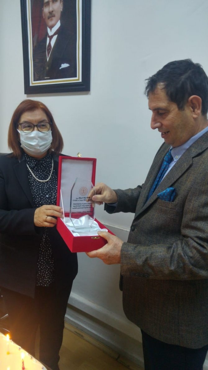 Emekliye Ayrılan Eskişehir İ̇l Kültür Turizm Müdür Yardımcısı Mecit Uyanık Plaketle Ödüllendirildi