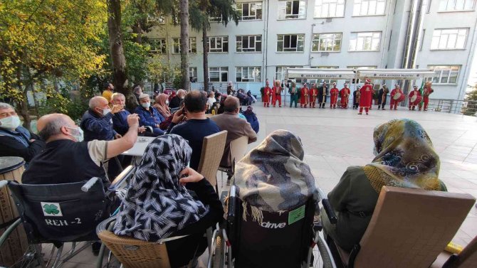 Felçliler Mehter Marşlarıyla Coştu