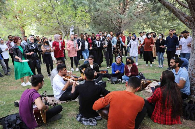 Elazığ’da Üniversite Öğrencilerine Motivasyon Konseri