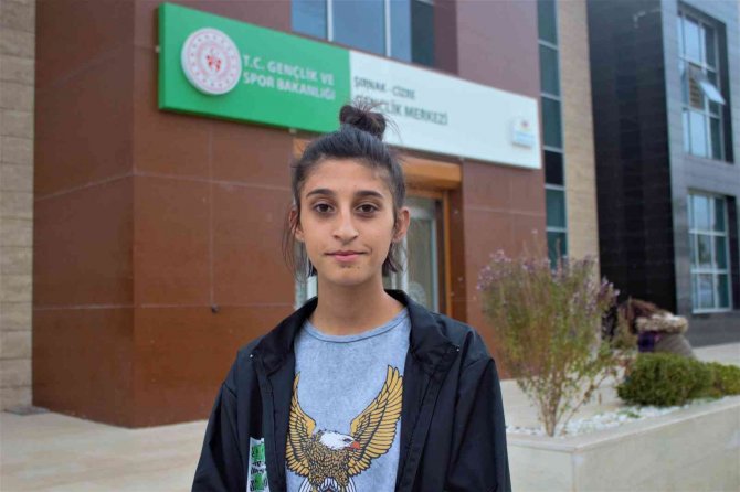 Gençlik Merkezinde Hem Spor Yapıyorlar Hem Sınavlara Hazırlanıyorlar