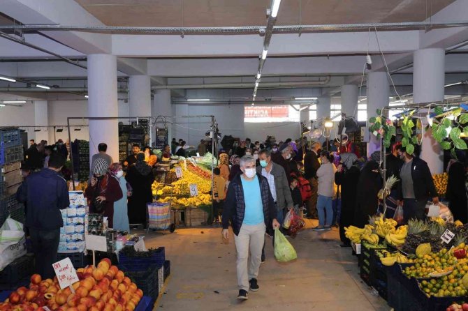 Gürsu Yenidoğan Kapalı Pazarında Tezgahlar Kuruldu