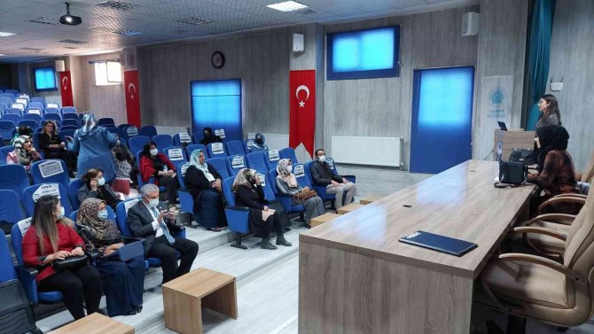 Hakkari’de "Mahremiyet Ve Dijital Bağımlılık” Eğitimi