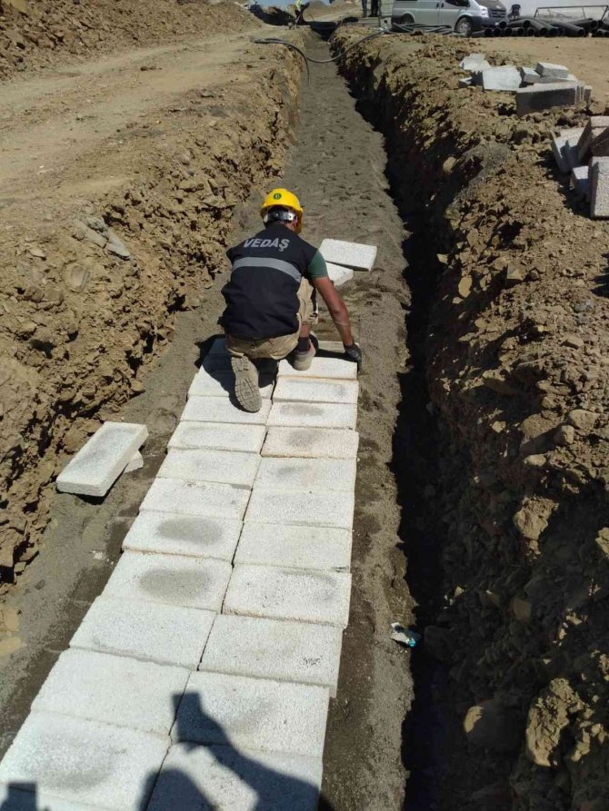Derecik’te Elektrik Hatları Yer Altına Alınıyor