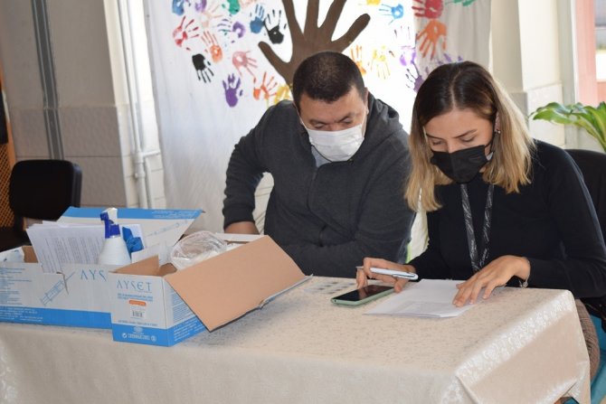 Fen Lise Öğrencileri Okullarında Covid-19 Aşısı Yaptırdı