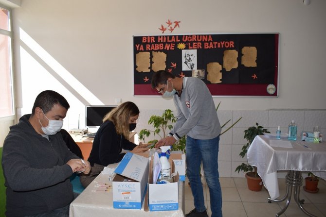 Fen Lise Öğrencileri Okullarında Covid-19 Aşısı Yaptırdı