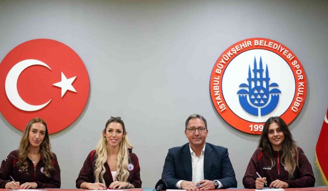İ̇bbsk, Buz Hokeyi Takımına İlk Transferlerini Yaptı